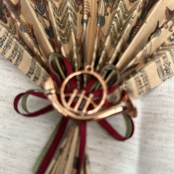 Vintage MCM Music Note Fan Christmas Tree Ornament (8) - Picture 5 of 6